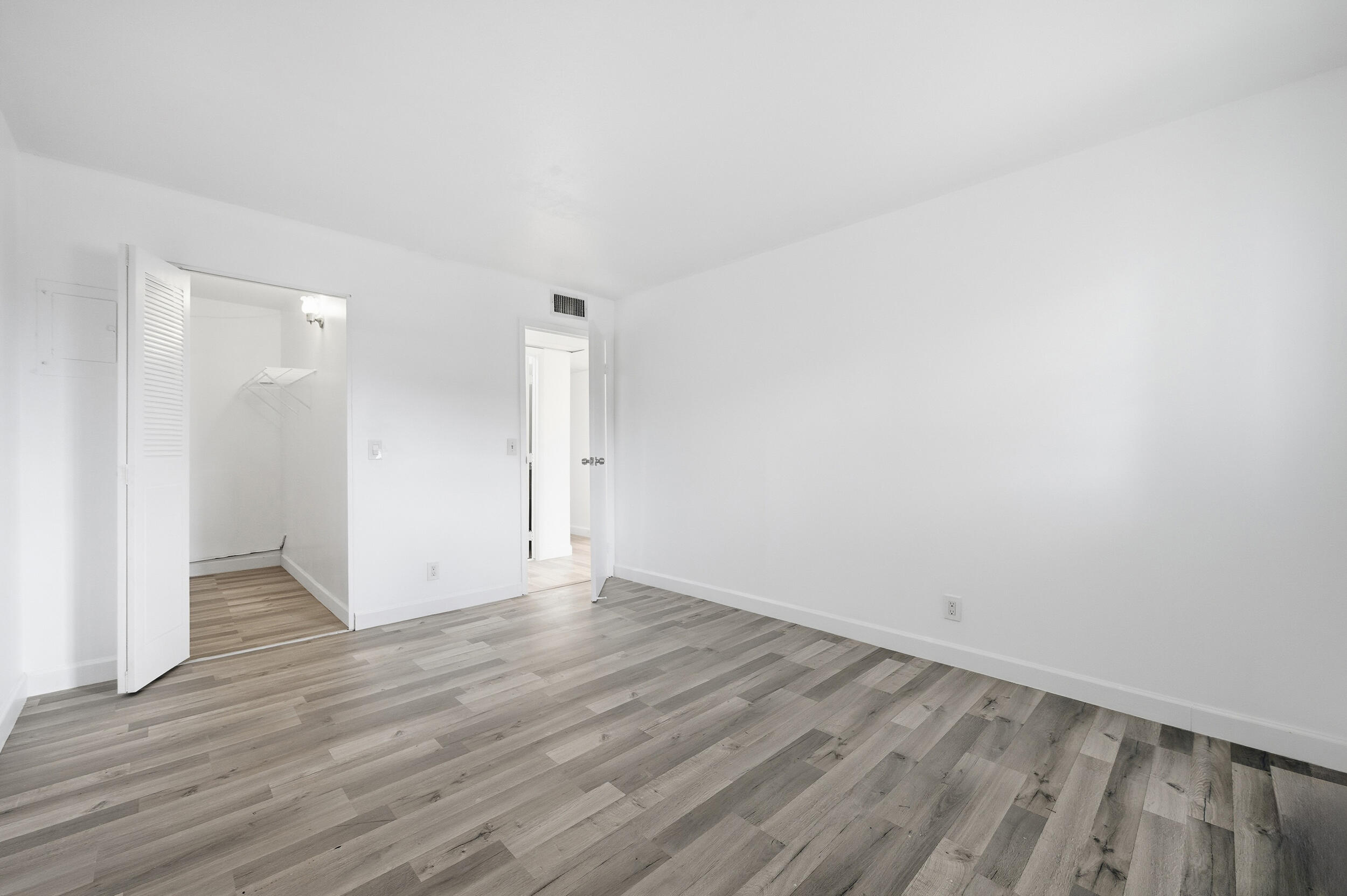 KINGS POINT SAXONY CONDOS - Residential