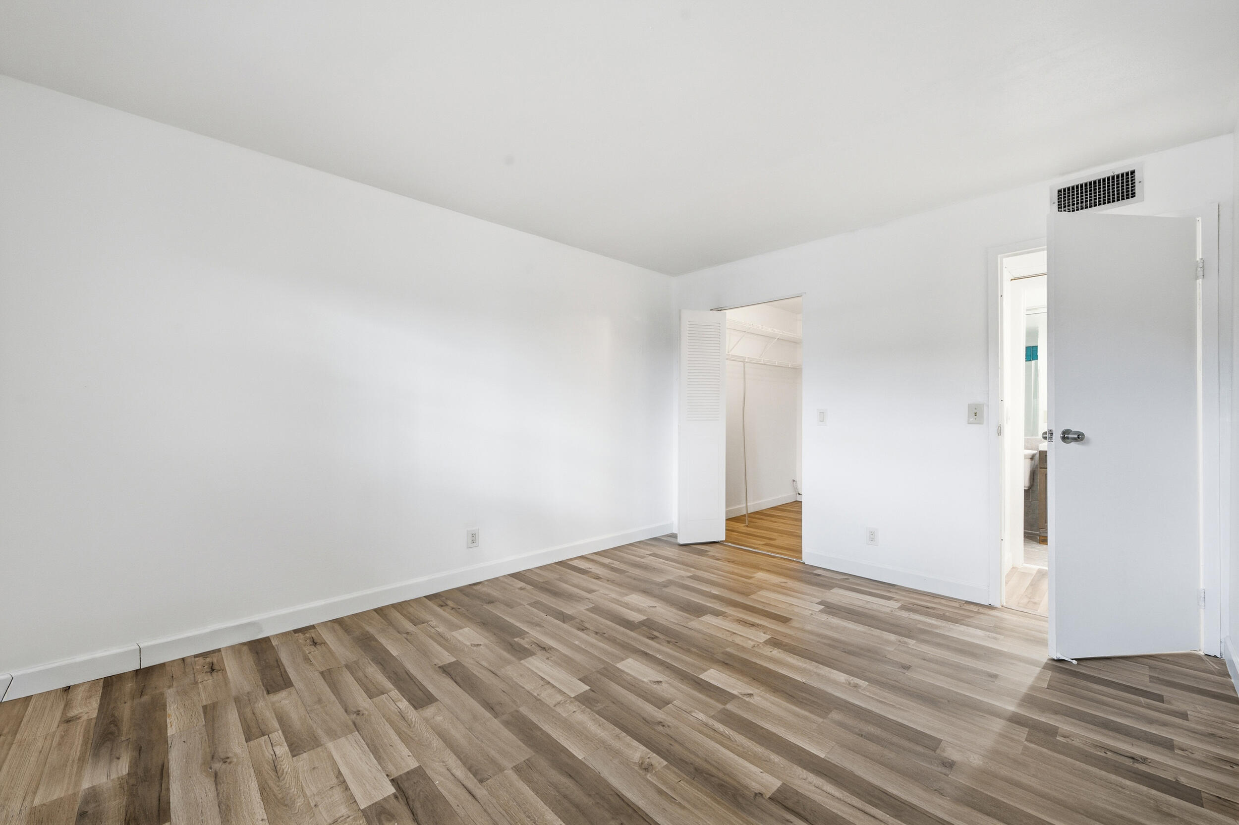 KINGS POINT SAXONY CONDOS - Residential