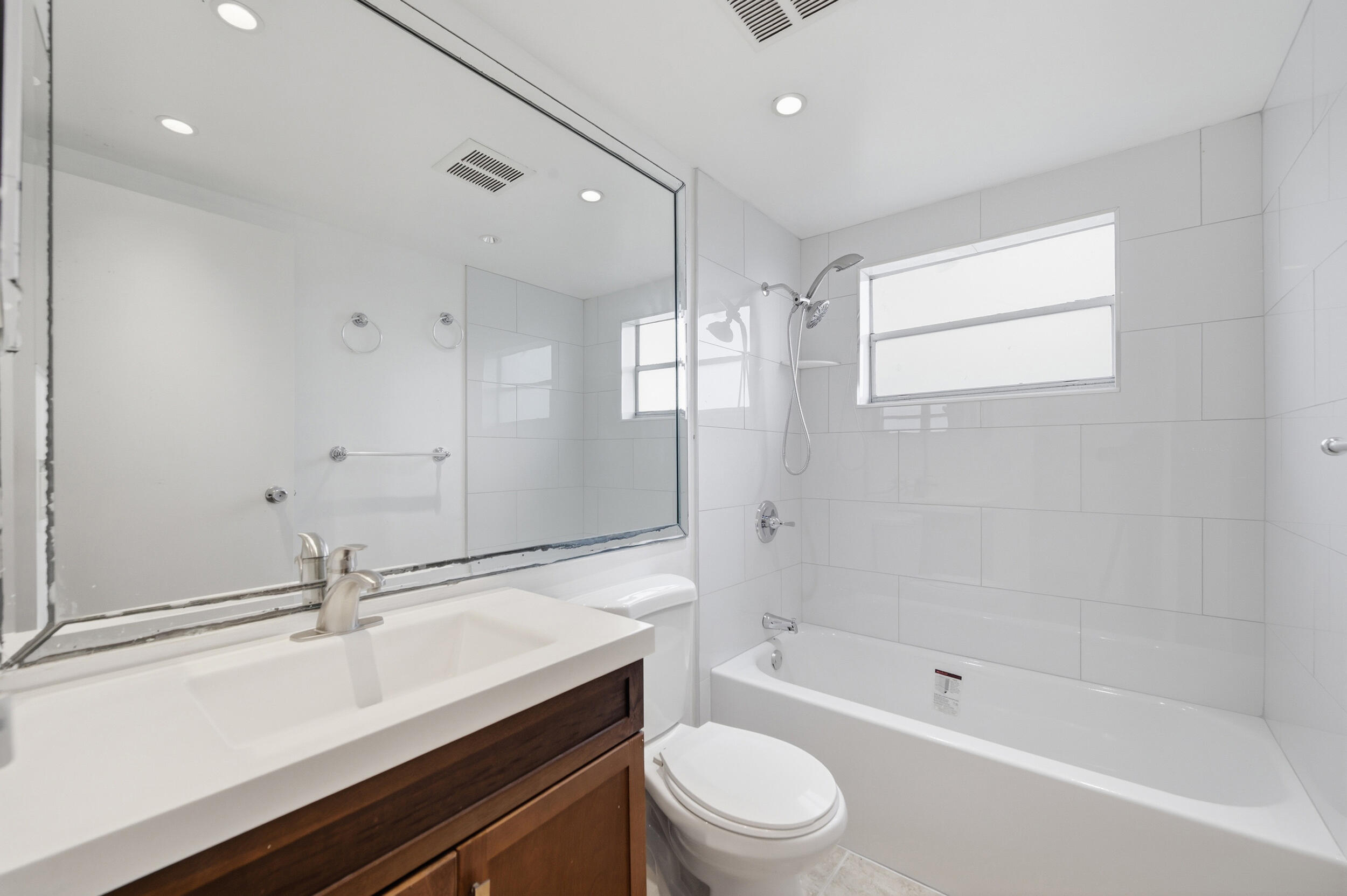 KINGS POINT SAXONY CONDOS - Residential