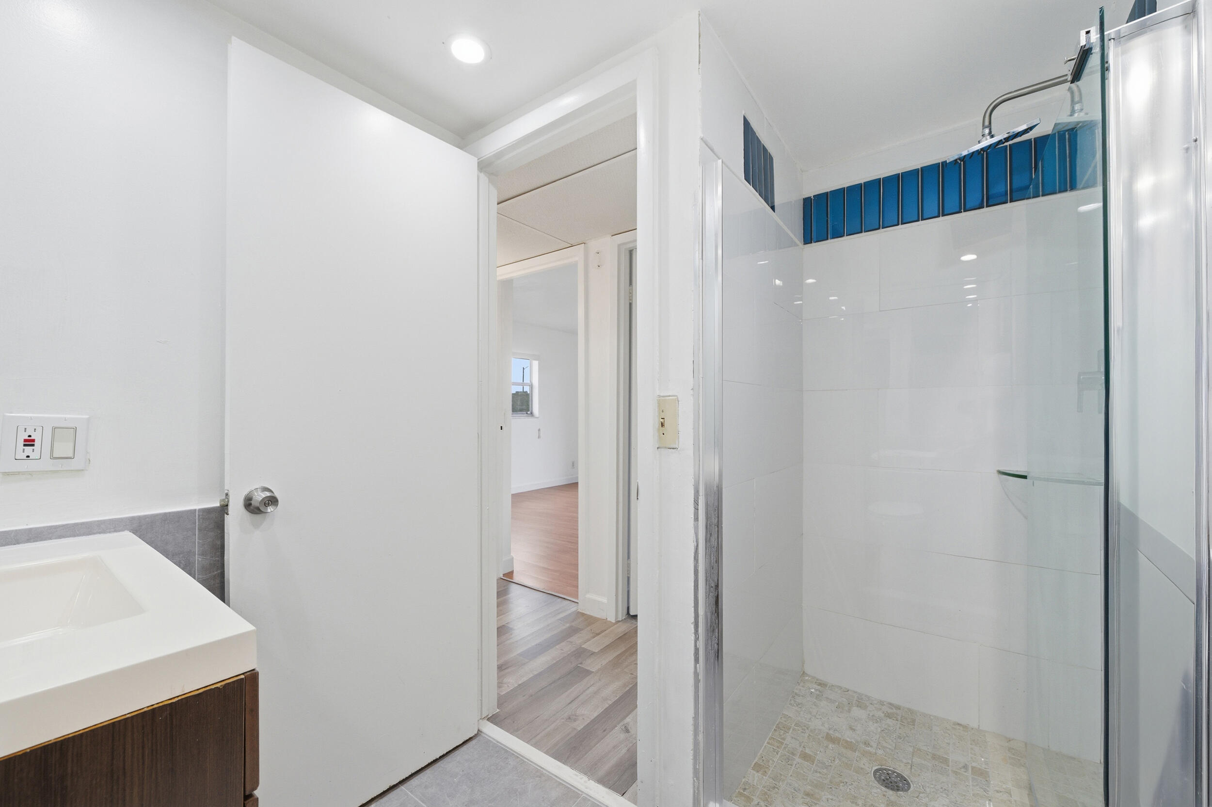 KINGS POINT SAXONY CONDOS - Residential