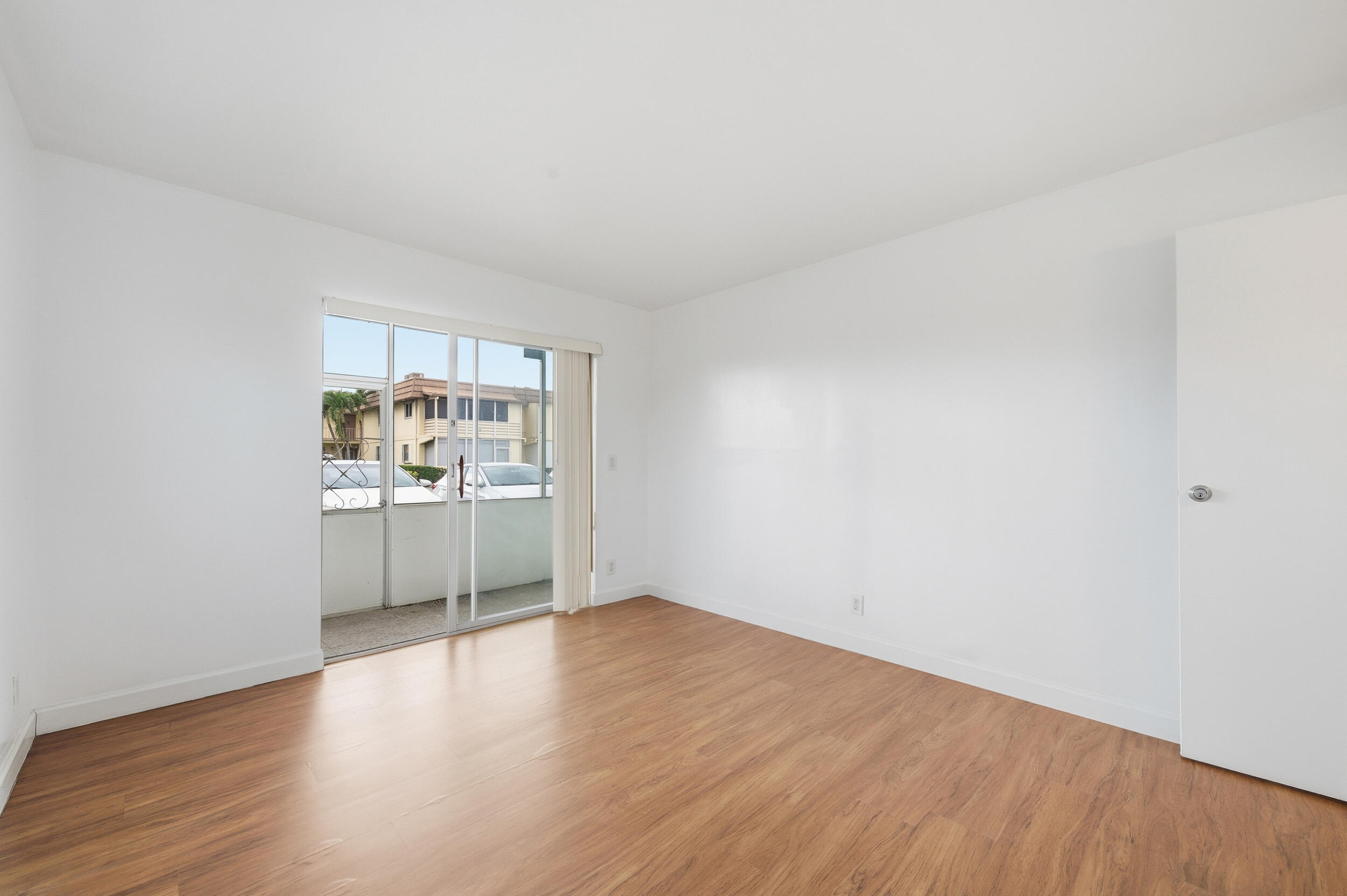 KINGS POINT SAXONY CONDOS - Residential