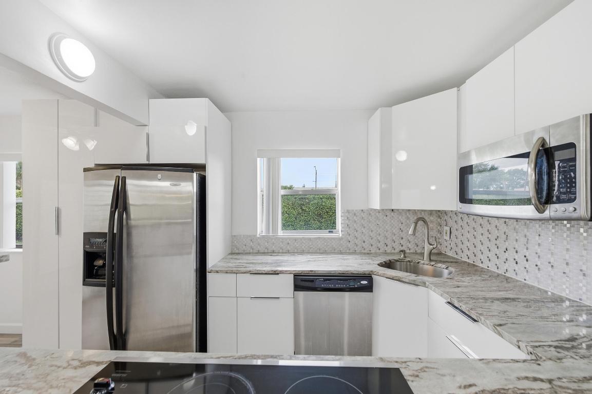 KINGS POINT SAXONY CONDOS - Residential