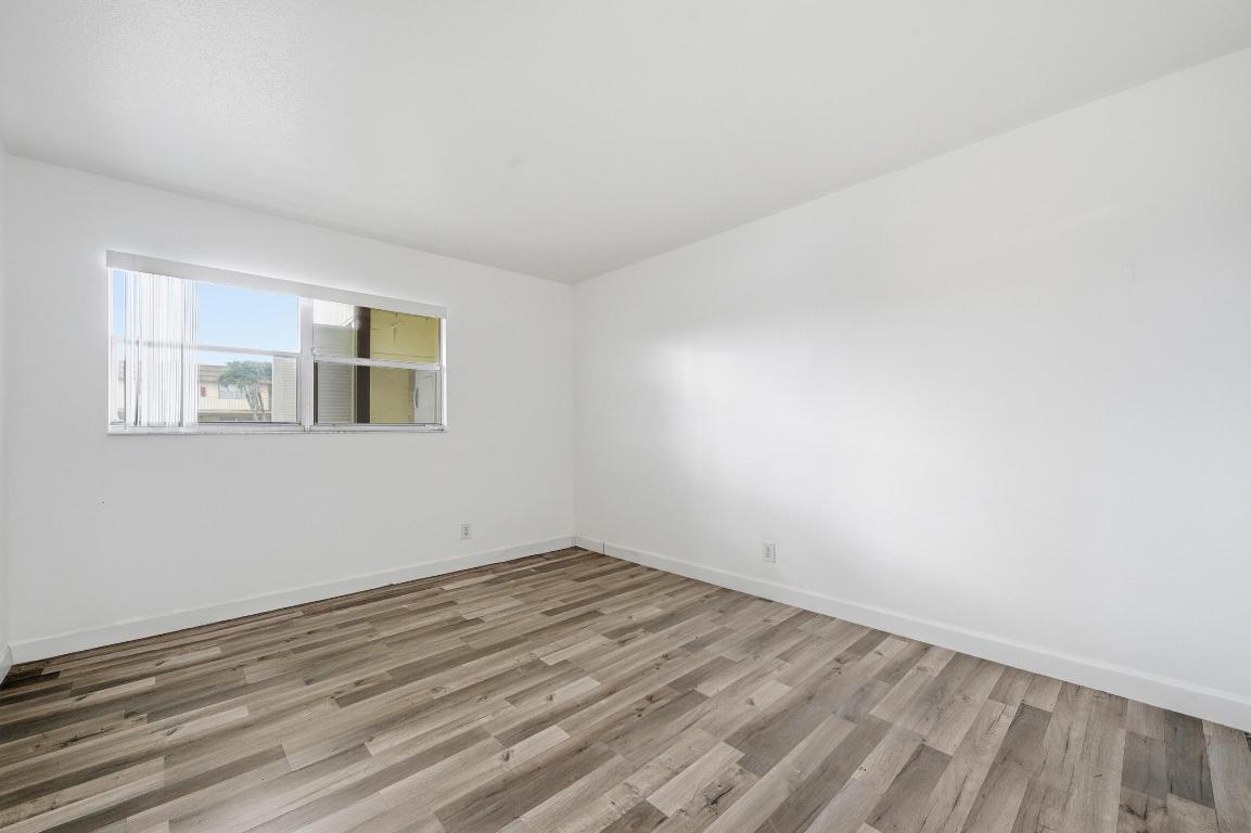 KINGS POINT SAXONY CONDOS - Residential