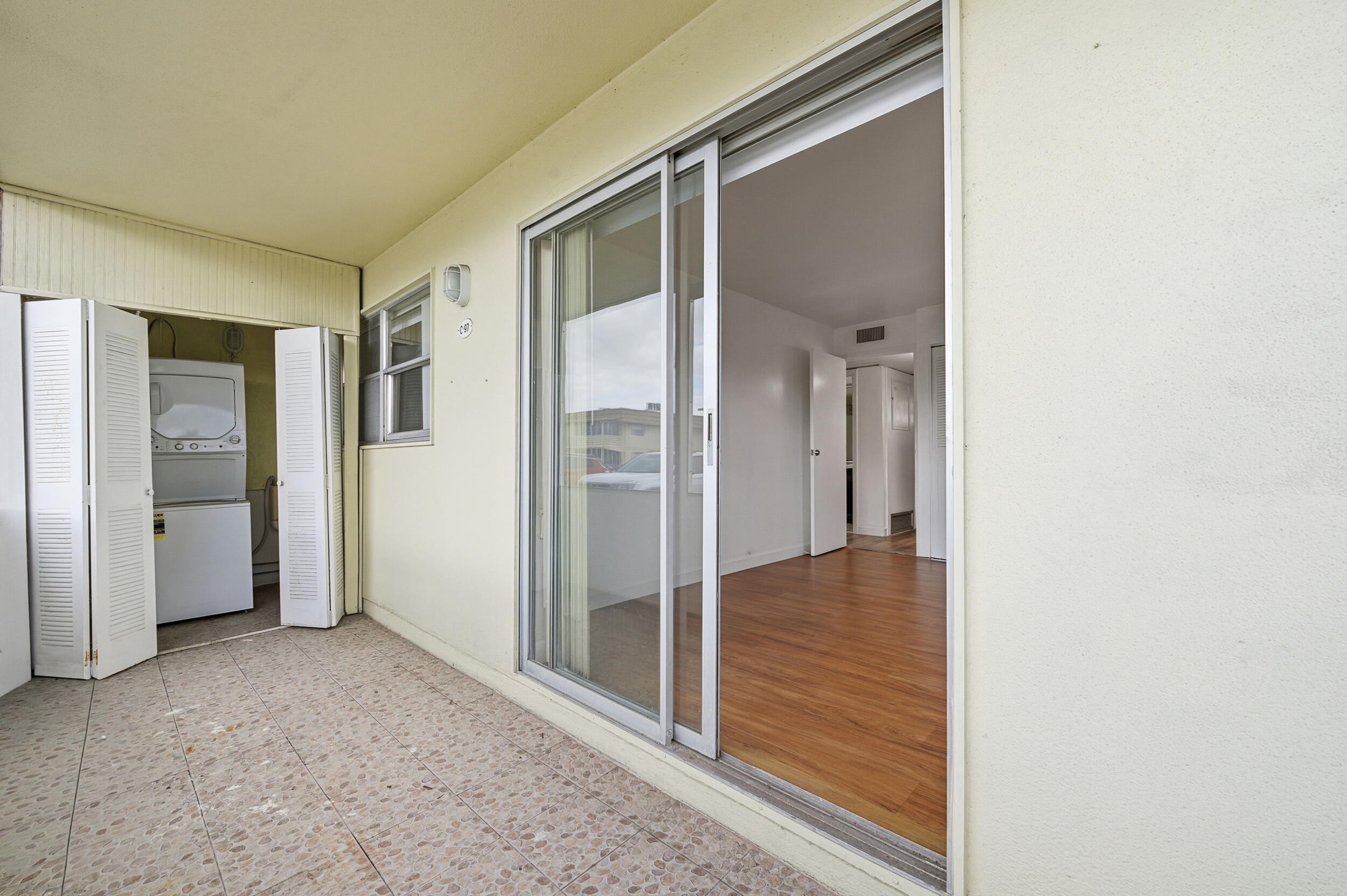 KINGS POINT SAXONY CONDOS - Residential