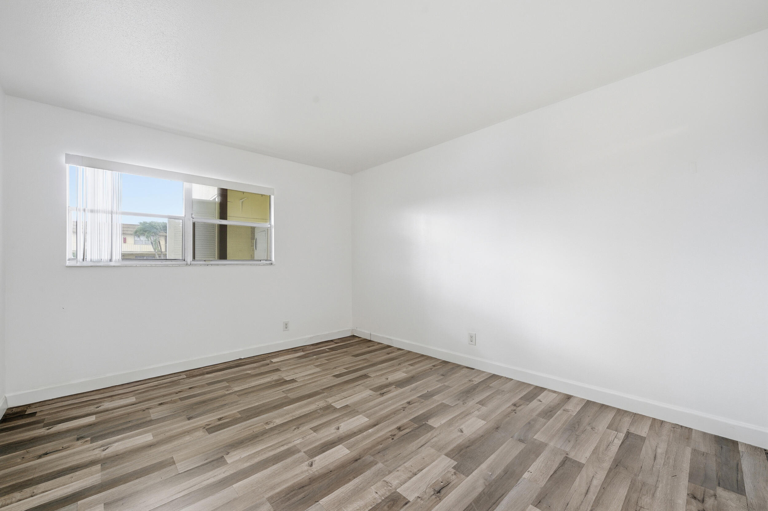 KINGS POINT SAXONY CONDOS - Residential