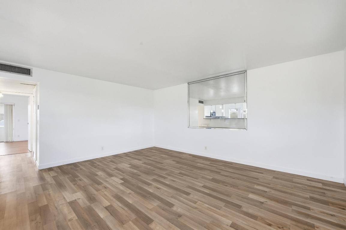 KINGS POINT SAXONY CONDOS - Residential