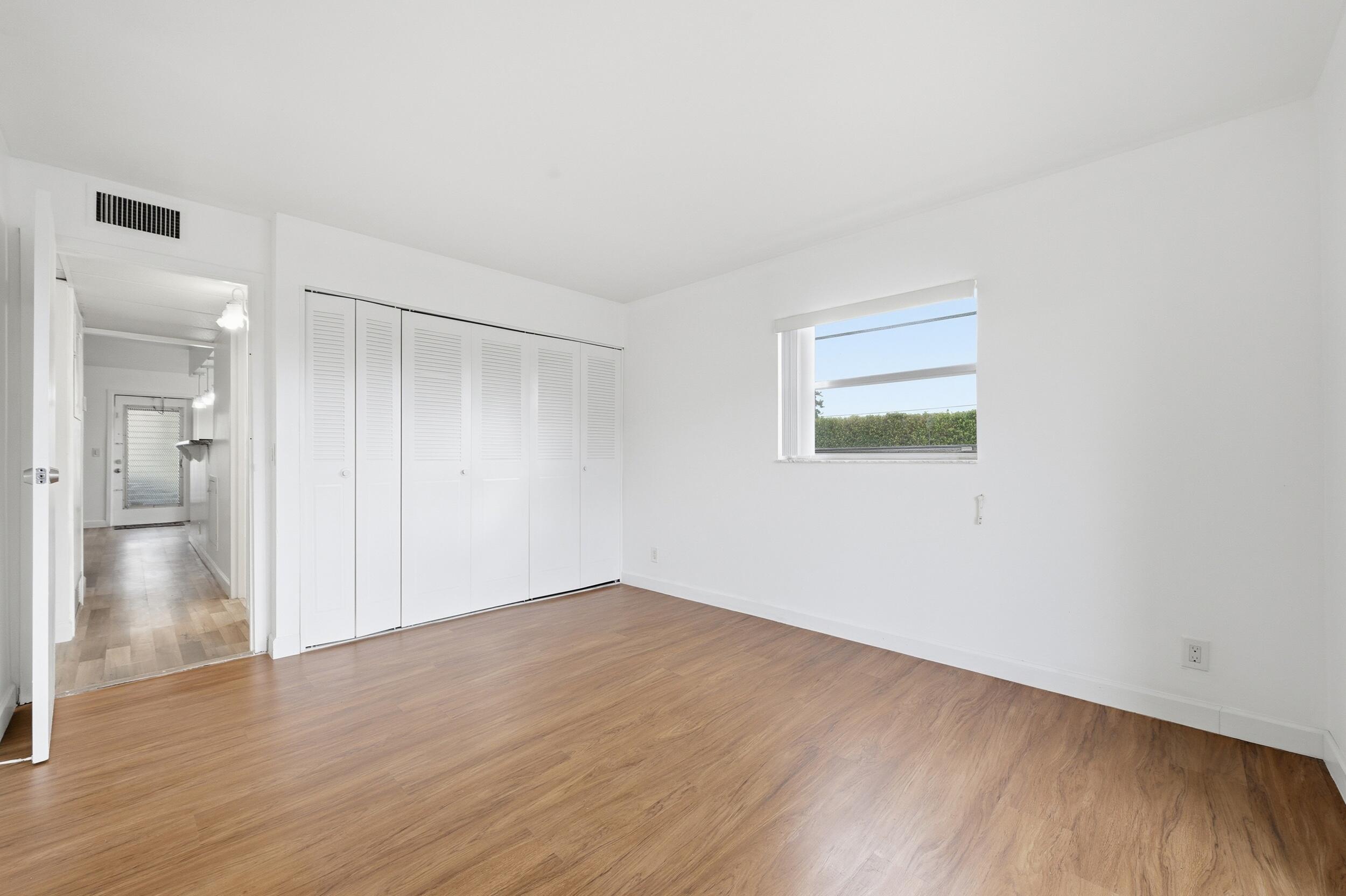 KINGS POINT SAXONY CONDOS - Residential