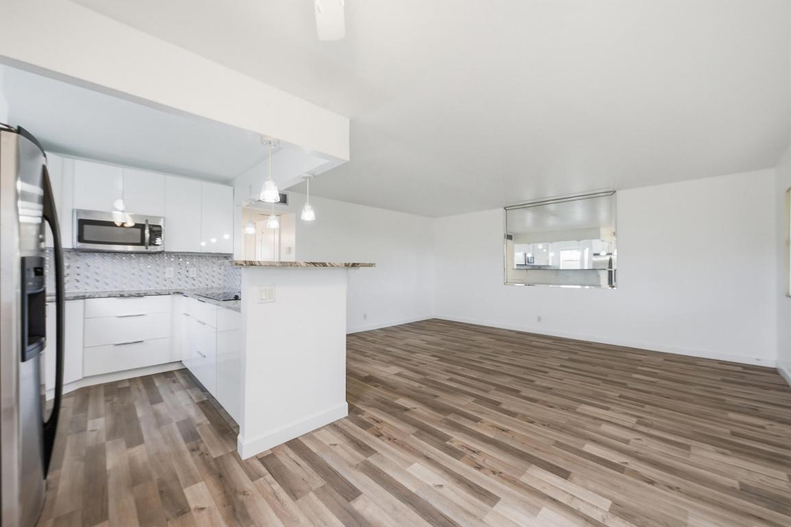 KINGS POINT SAXONY CONDOS - Residential