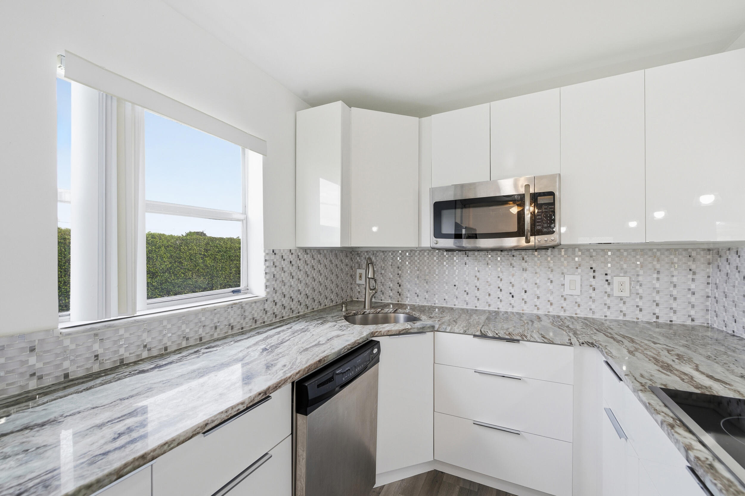 KINGS POINT SAXONY CONDOS - Residential