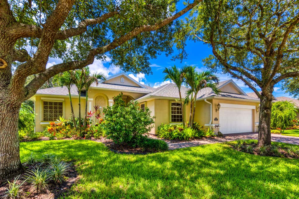 Photo of 4220 ABINGTON WOODS Circle, Vero Beach, FL 32967 (MLS # B26064376)