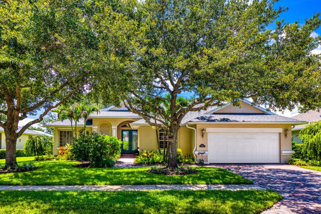 Photo of 4220 ABINGTON WOODS Circle, Vero Beach, FL 32967 (MLS # B26064376)