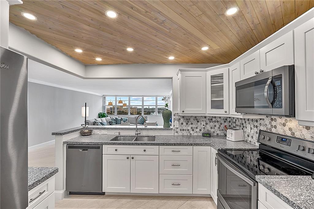 EAST POINT TOWERS CONDO - Residential