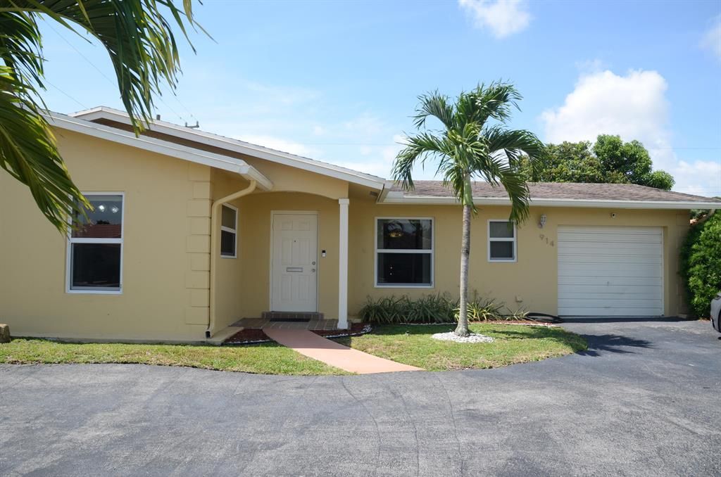 Photo of 914 SW 4th Street St, Boca Raton, FL 33486 (MLS # R10811200)