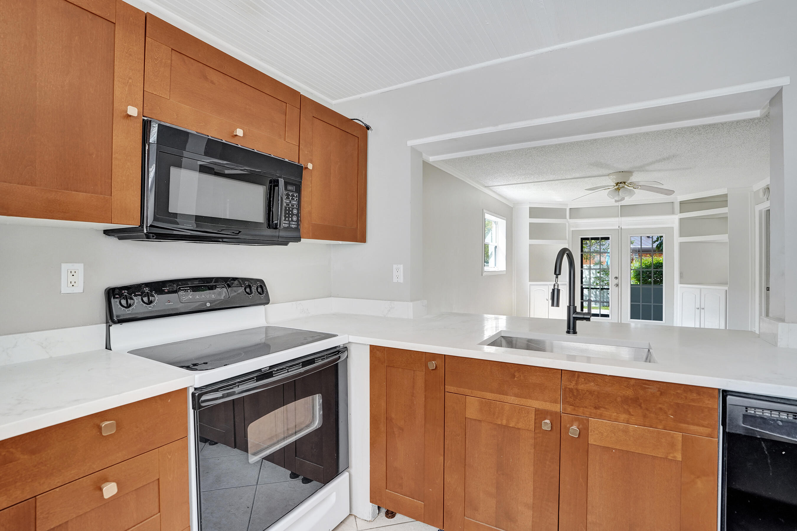 CORAL RUN CONDO - Residential Lease