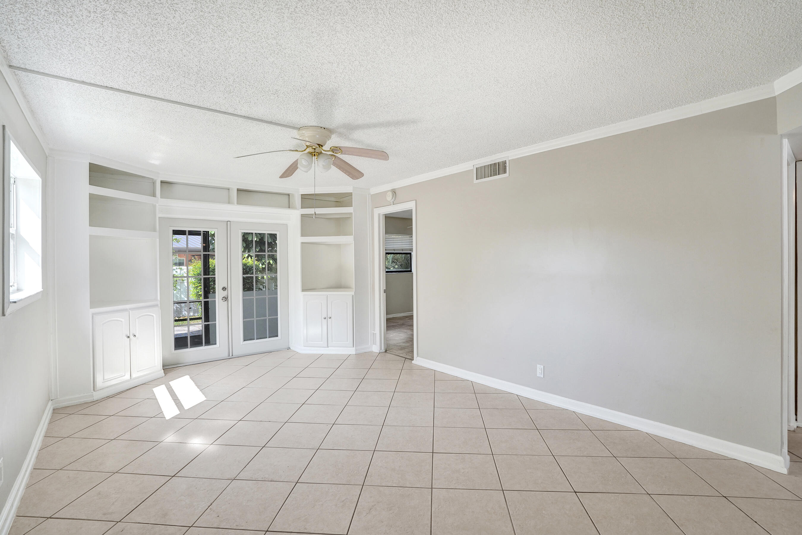 CORAL RUN CONDO - Residential Lease