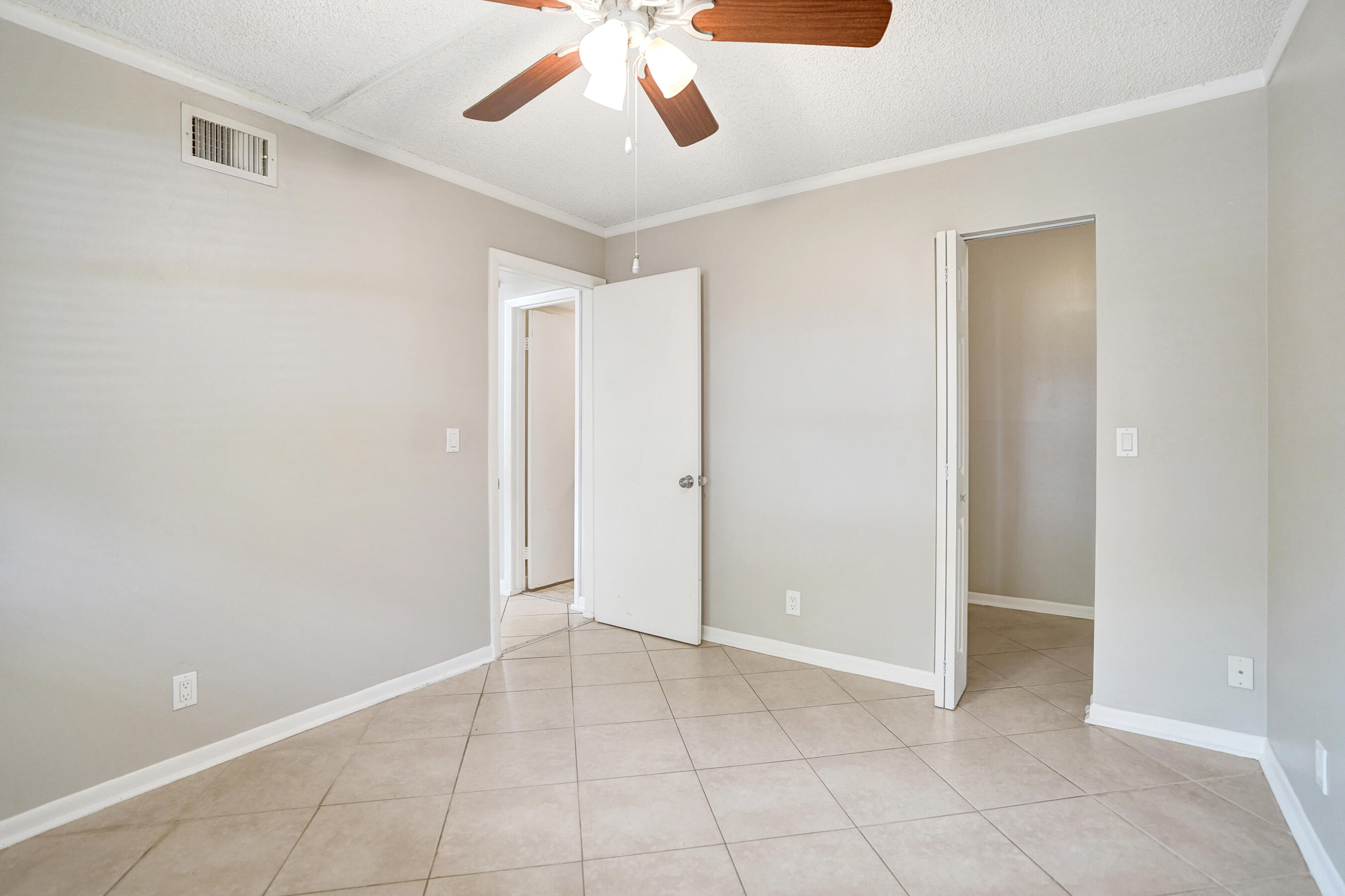 CORAL RUN CONDO - Residential Lease