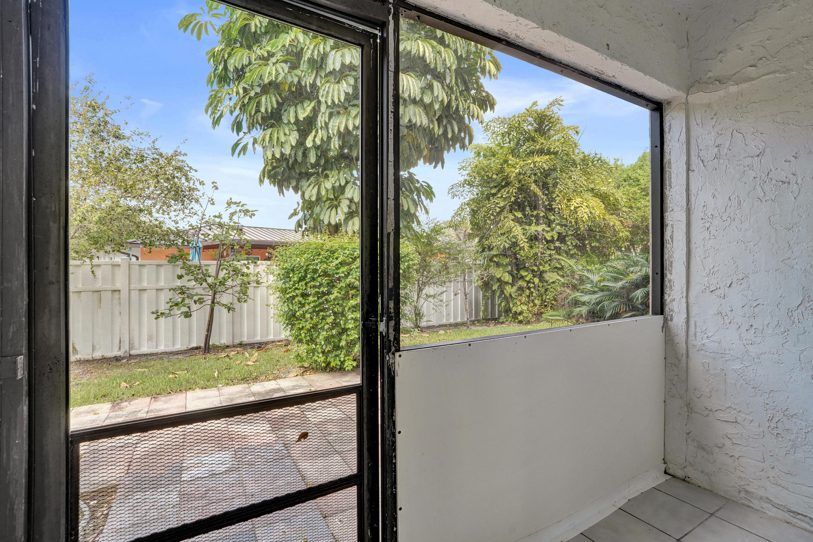 CORAL RUN CONDO - Residential Lease