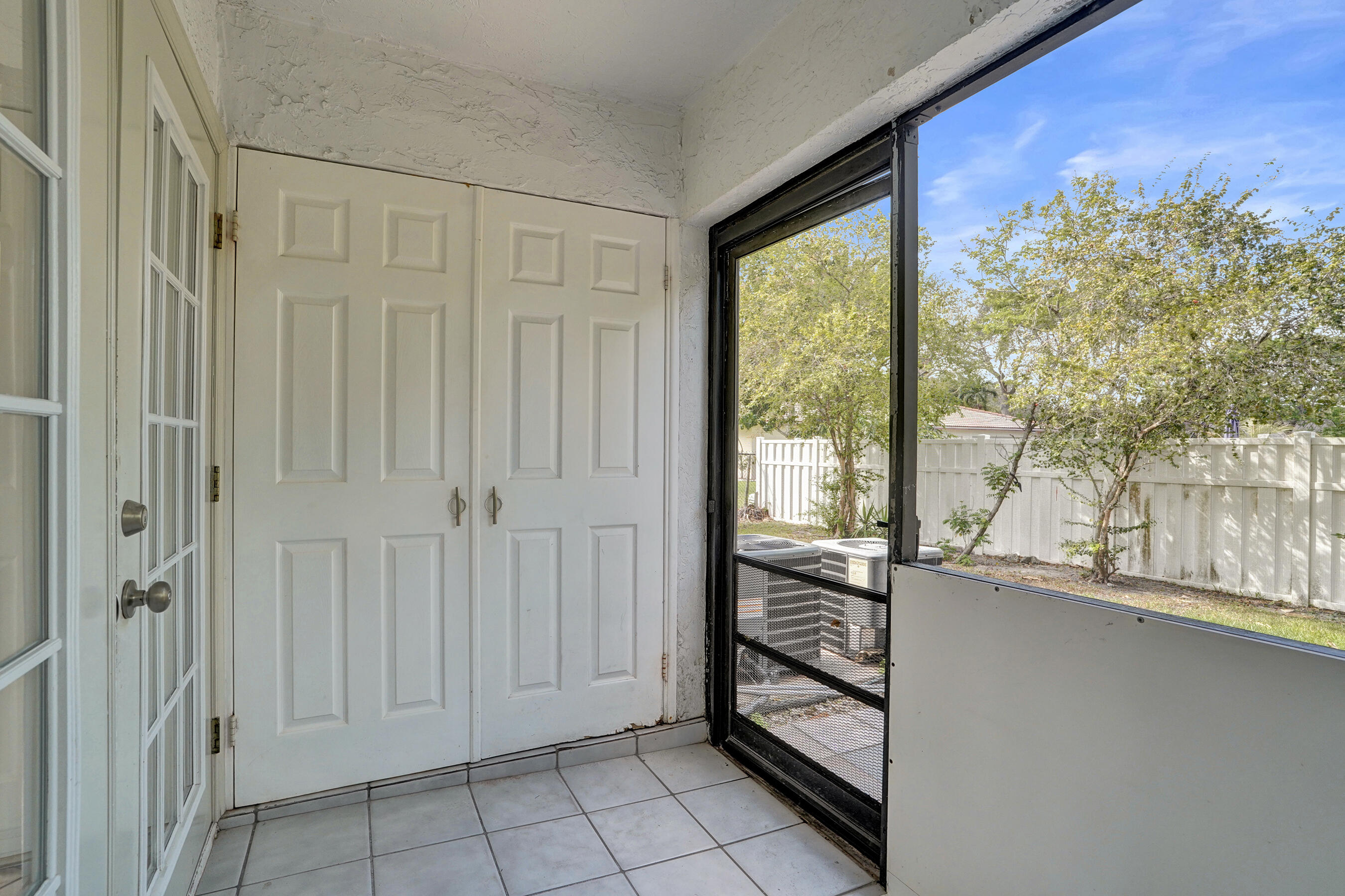 CORAL RUN CONDO - Residential Lease