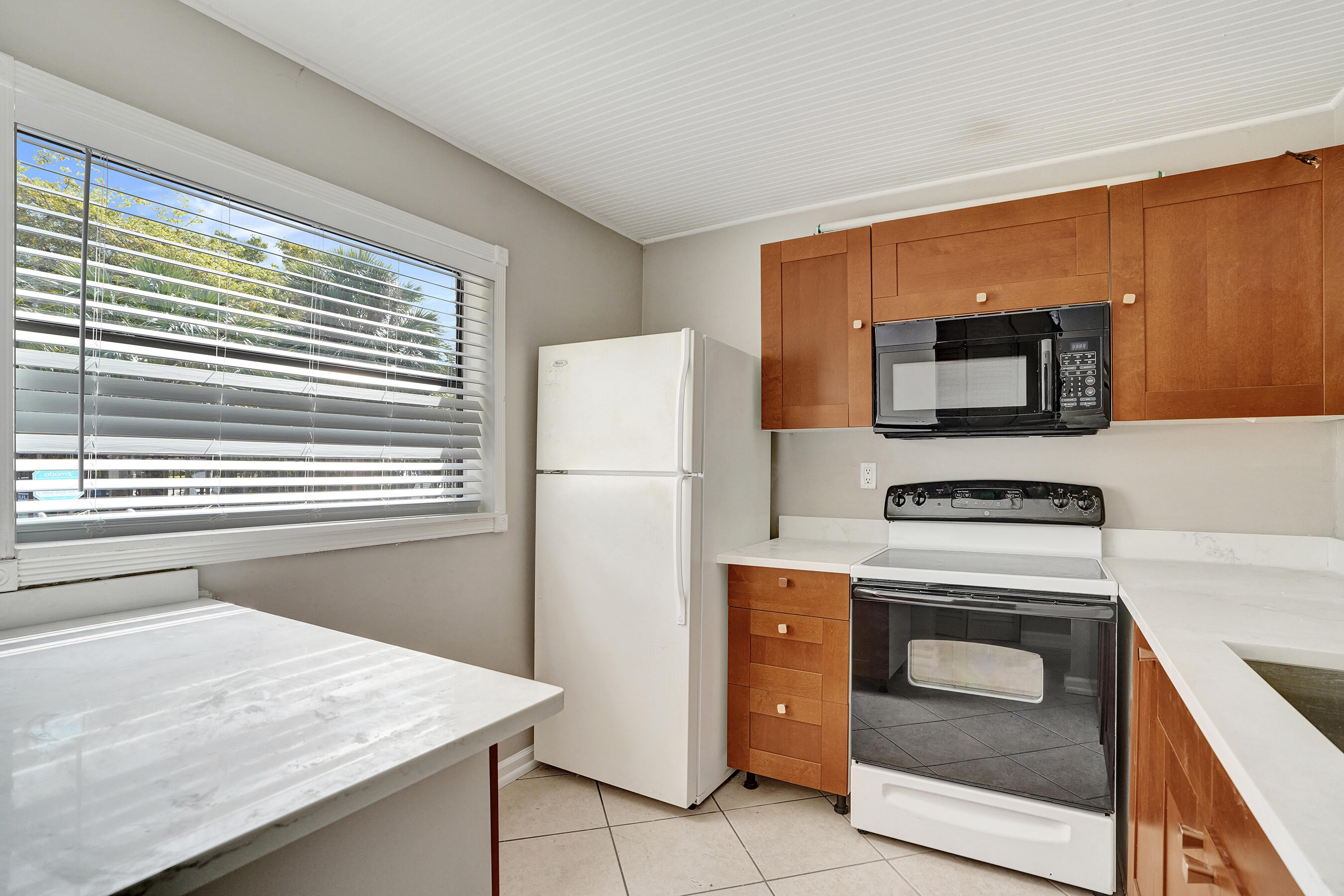 CORAL RUN CONDO - Residential Lease