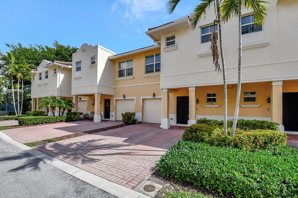 Photo of 1916 Via Sofia, Boynton Beach, FL 33426 (MLS # R11091846)