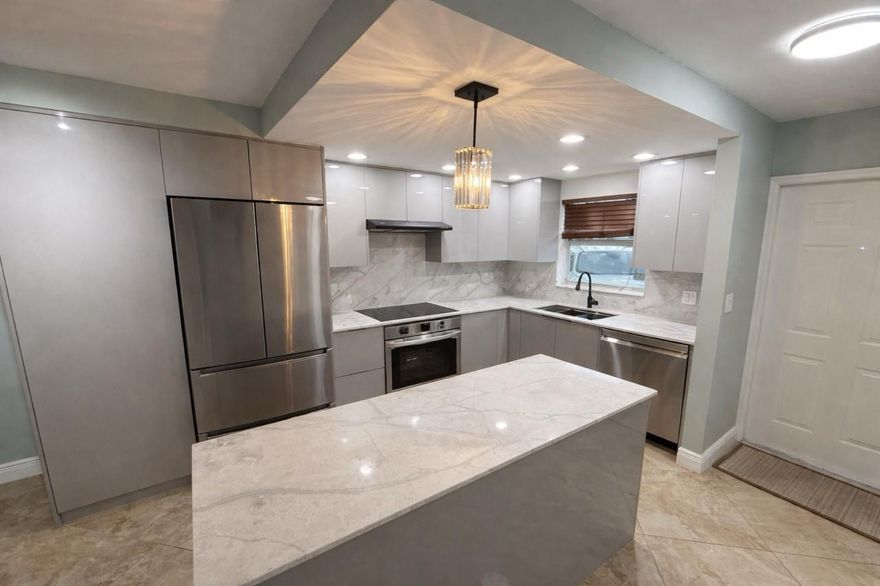 Welcome to The Racquet Club! This gut-renovated 2-bedroom townhouse offers modern comfort in the heart of
Oakland Park/Wilton Manors. Enjoy a stunning new kitchen with Quartz countertops/backsplash, island with
deep drawers, ample storage, and new stainless steel appliances. Includes an in-unit stacked washer/dryer and
smart switches throughout. Features porcelain tile downstairs and luxury vinyl plank in bedrooms. Primary
bedroom has custom closets, and the second bedroom offers great storage. Enjoy a private fenced patio.
Located in a gated community with pool, gym, and tennis courts. Minutes from beaches, dining, nightlife,
downtown Fort Lauderdale, and the airport.