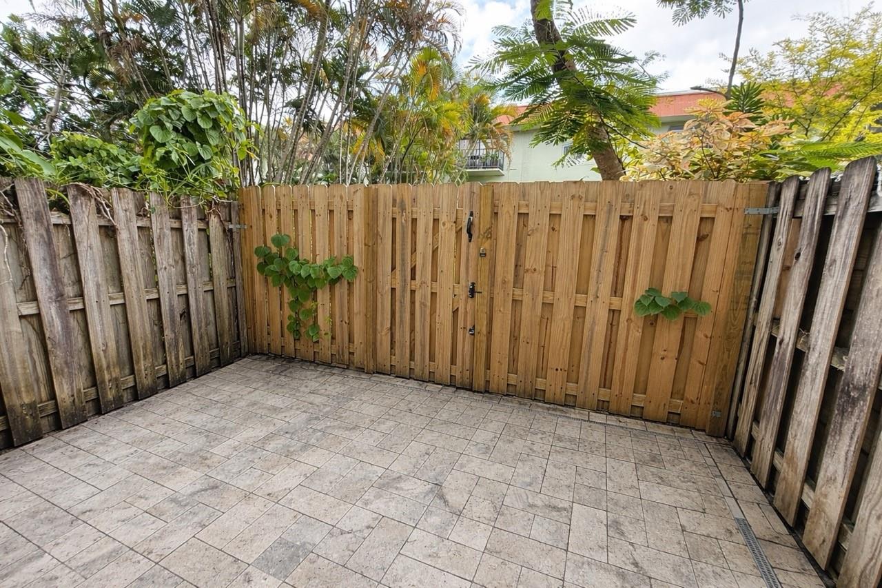 RACQUET CLUB - Residential Lease