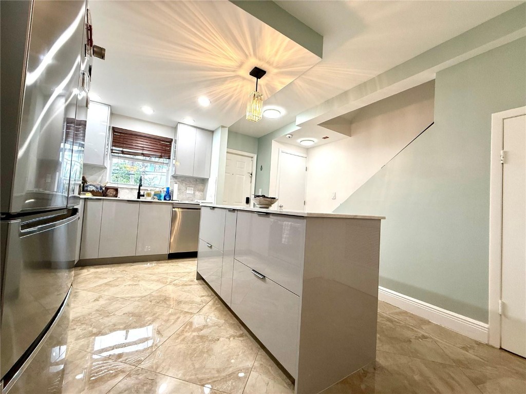 RACQUET CLUB - Residential Lease