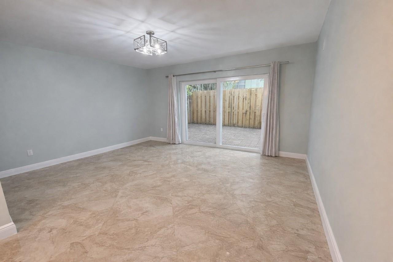 RACQUET CLUB - Residential Lease