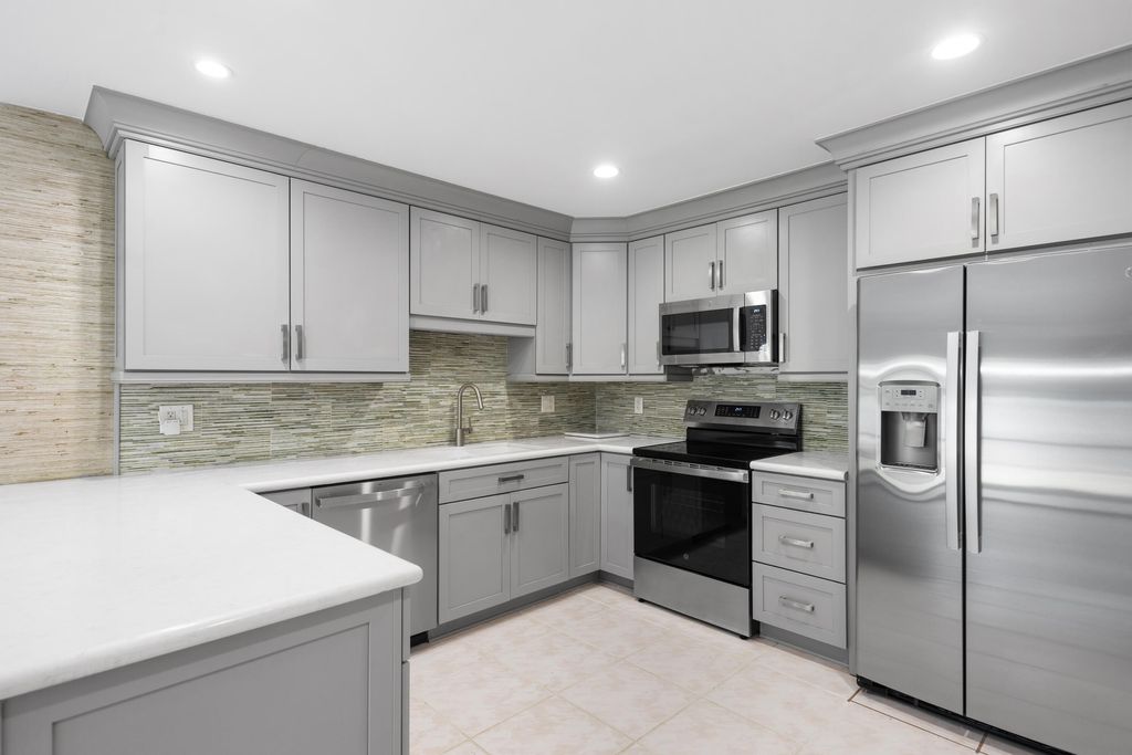 Photo of 227 W Riverside Drive, Jupiter, FL 33469 (MLS # B26007099)