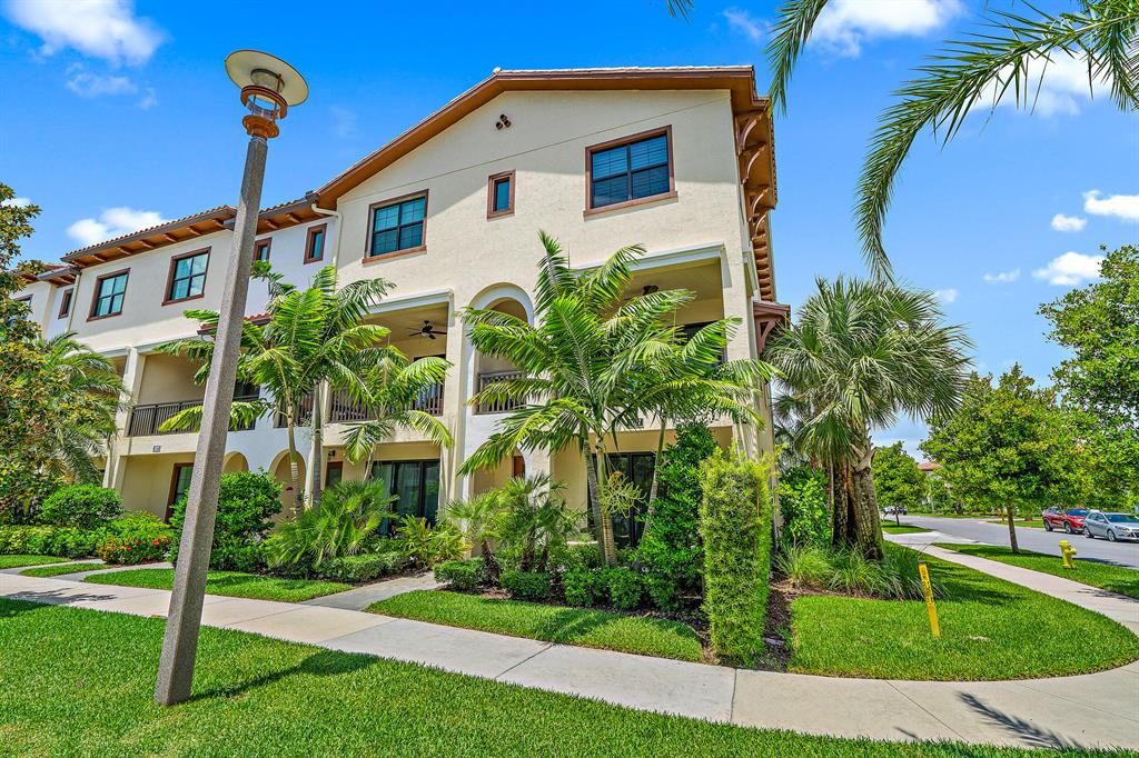 Photo of 3027 Franklin Place, Palm Beach Gardens, FL 33418 (MLS # R10818951)