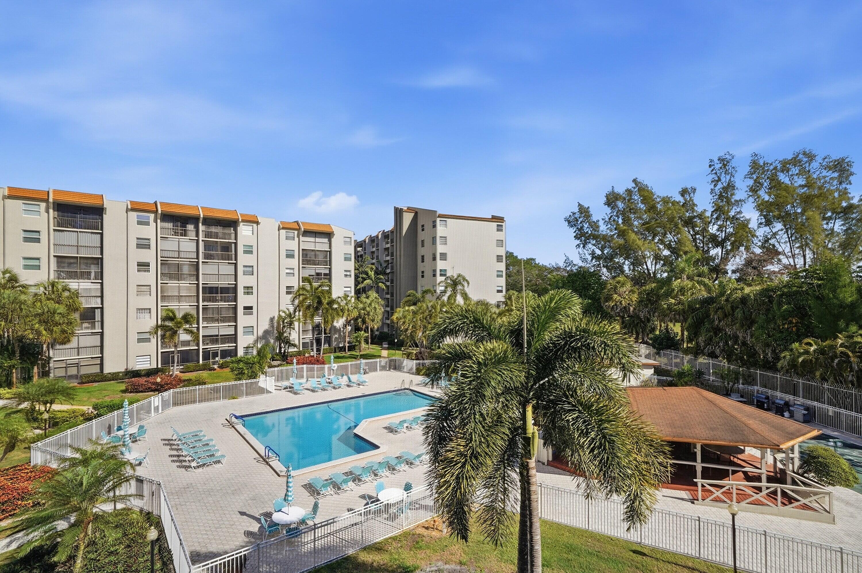 18TH HOLE AT INVERRARY CONDO - Residential