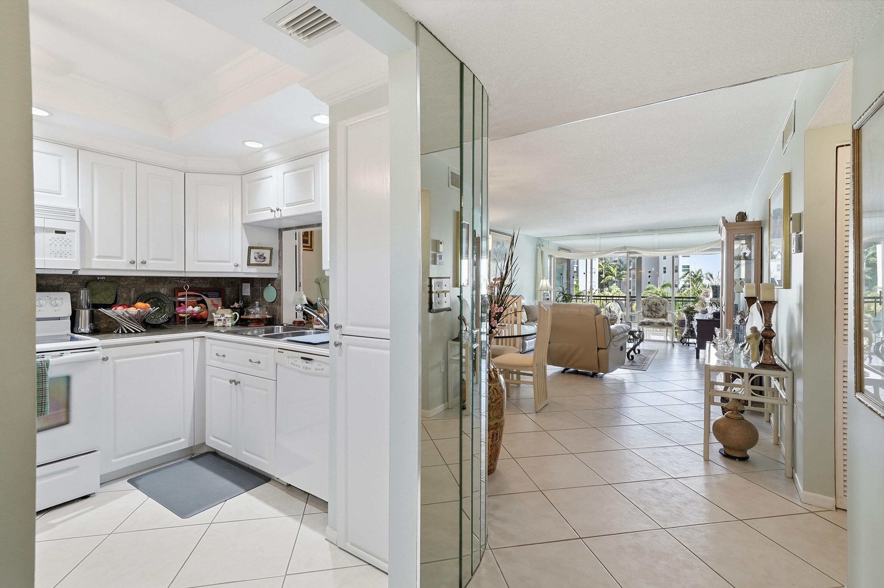 18TH HOLE AT INVERRARY CONDO - Residential