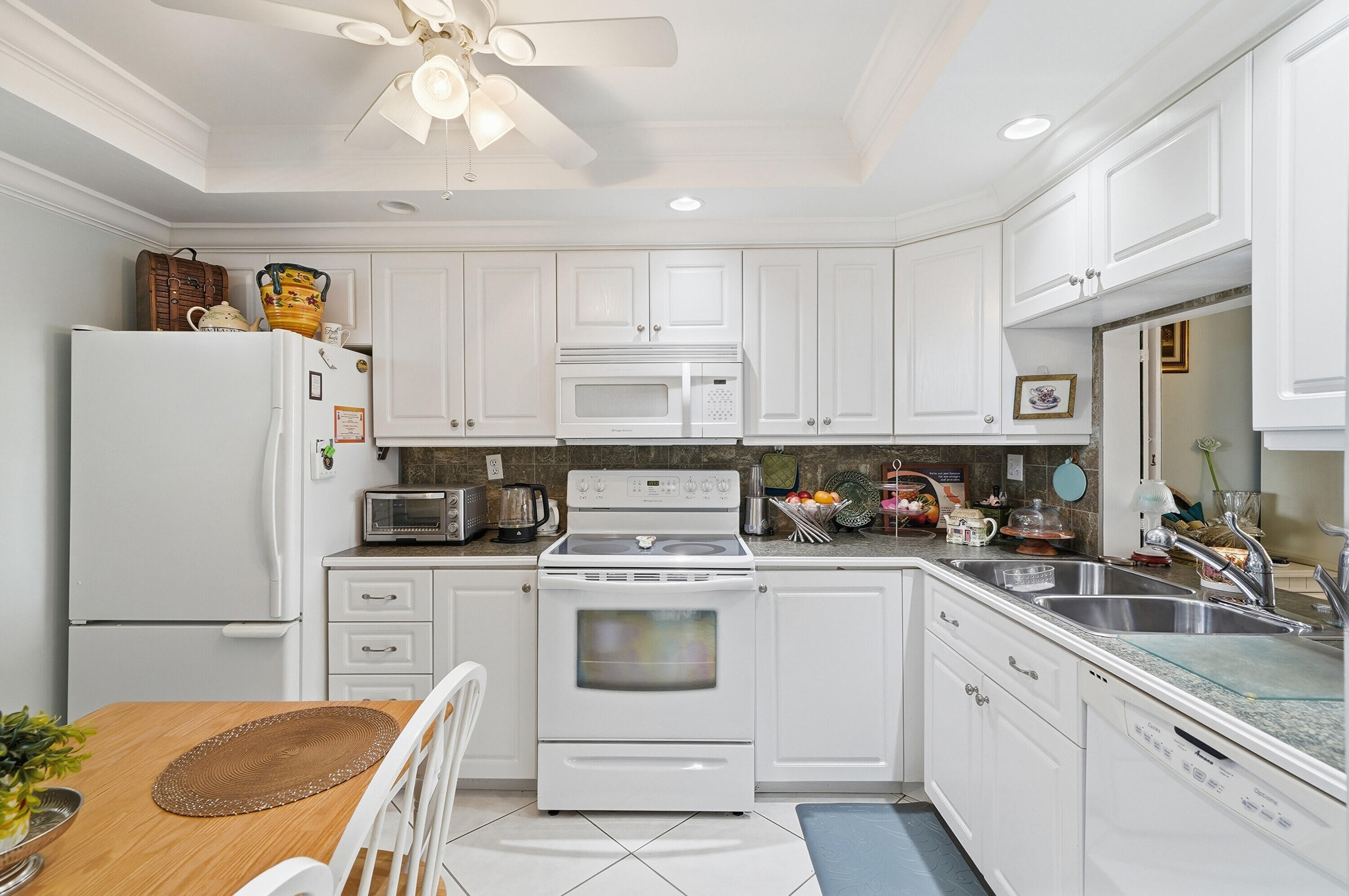 18TH HOLE AT INVERRARY CONDO - Residential