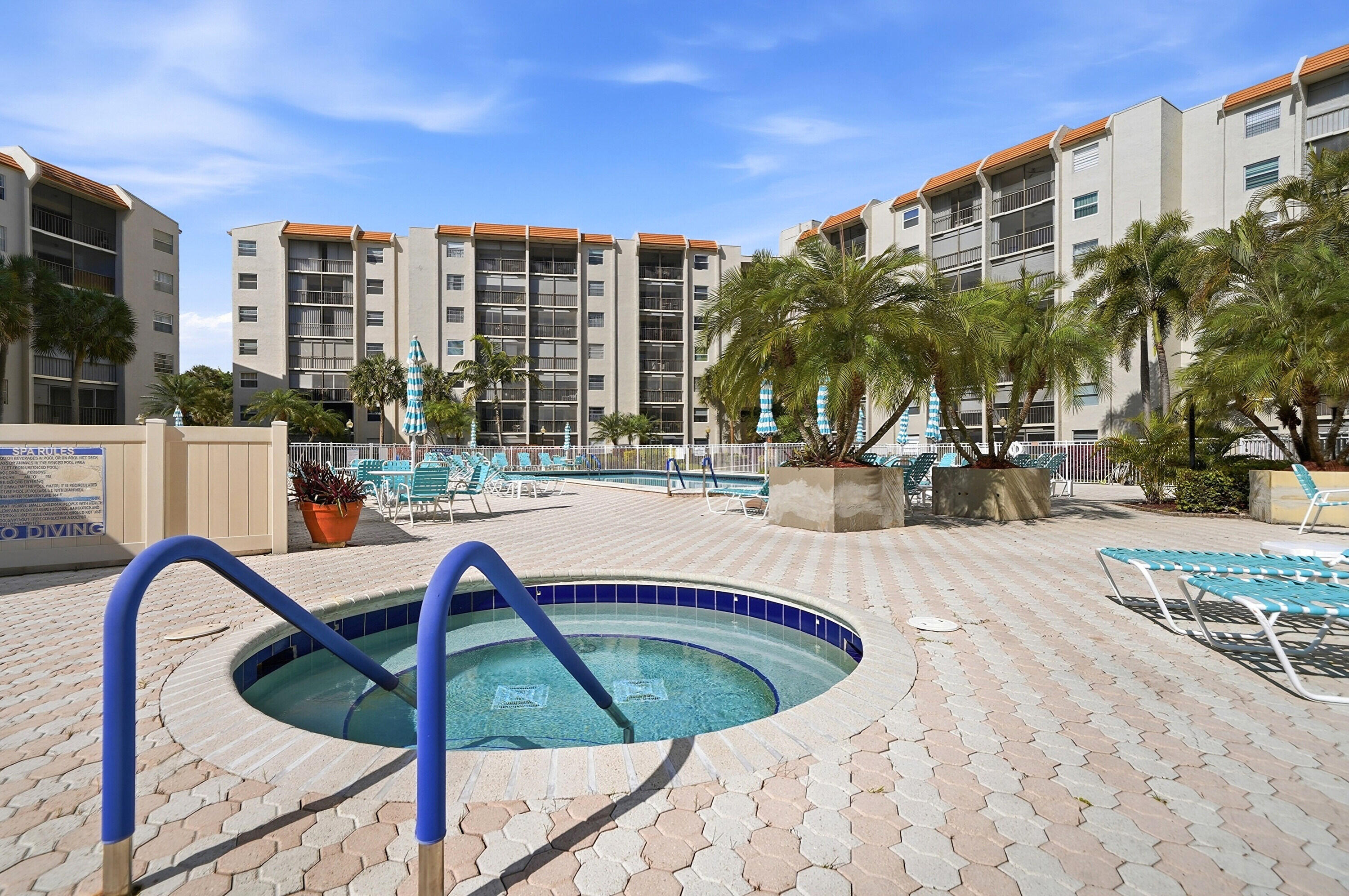 18TH HOLE AT INVERRARY CONDO - Residential