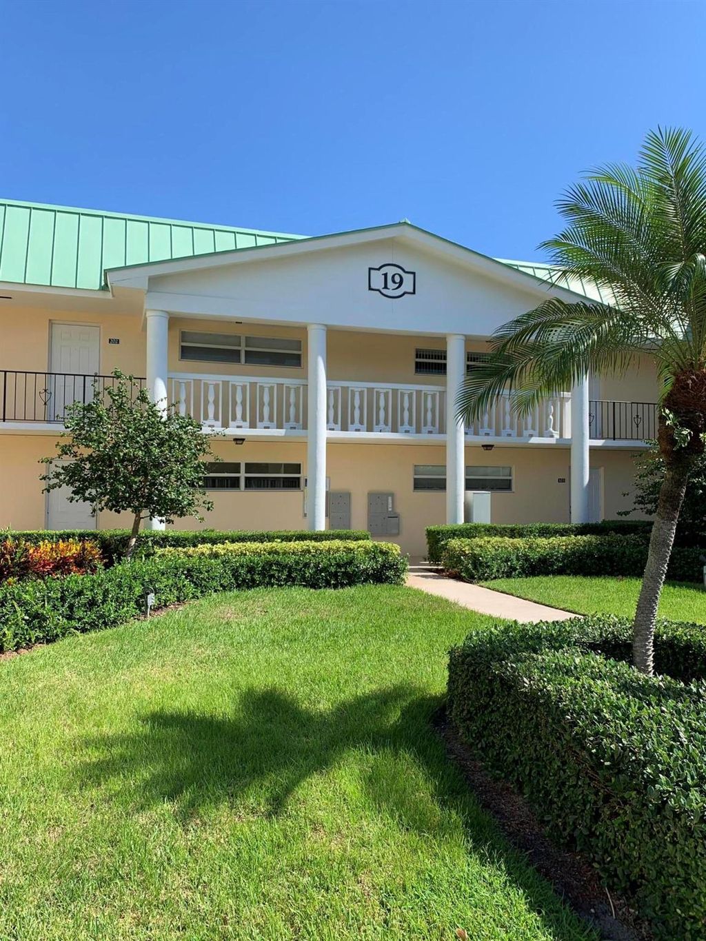 Photo of 19 Colonial Club Dr #202, Boynton Beach, FL 33435 (MLS # R11138476)