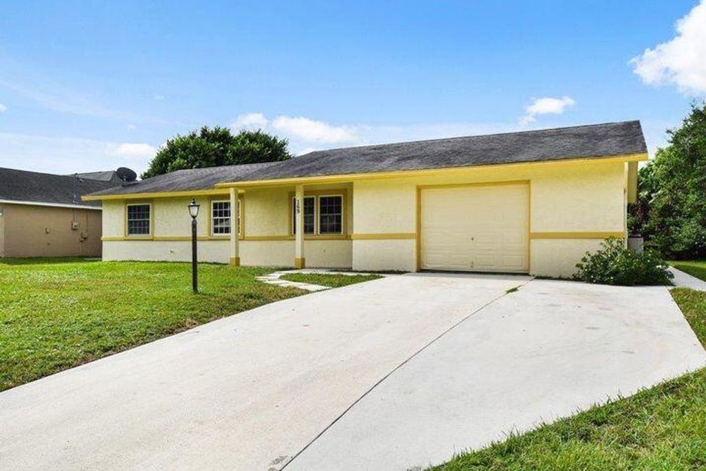 Photo of 169 SE Crosspoint Drive, Port Saint Lucie, FL 34983 (MLS # R10744903)