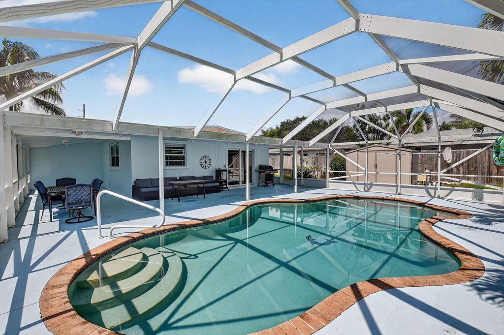 Photo of 310 Glen Arbor Terrace, Boynton Beach, FL 33426 (MLS # R11127408)