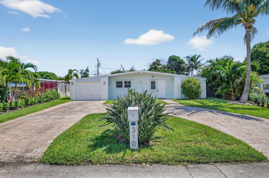 Photo of 310 Glen Arbor Terrace, Boynton Beach, FL 33426 (MLS # R11127408)