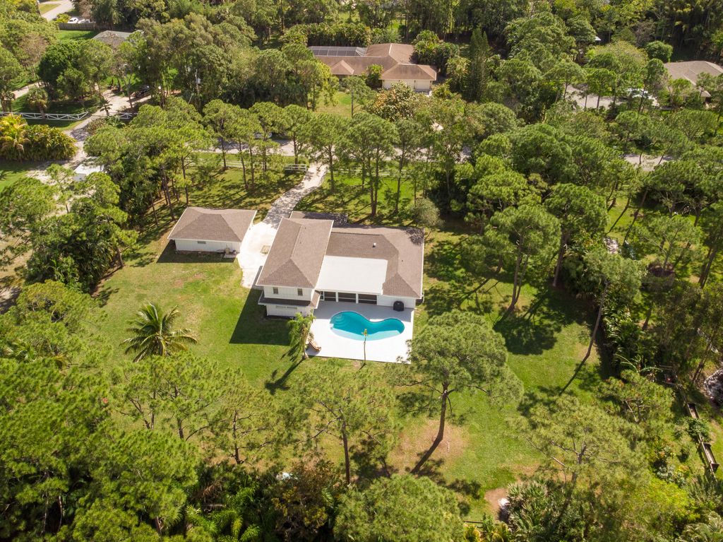 Photo of 15395 72nd Drive N, Palm Beach Gardens, FL 33418 (MLS # R10782396)
