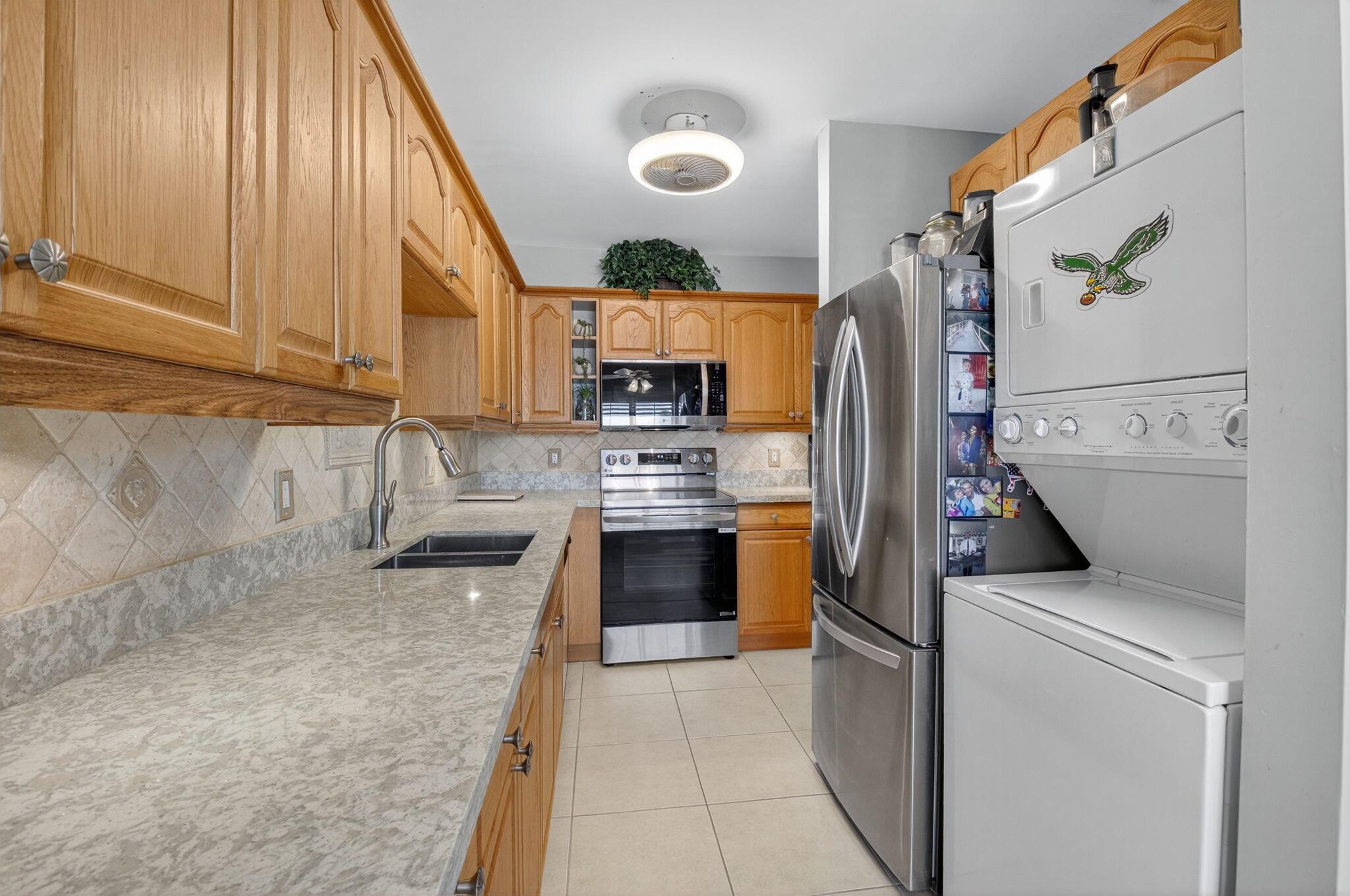 PINES OF DELRAY COND - Residential