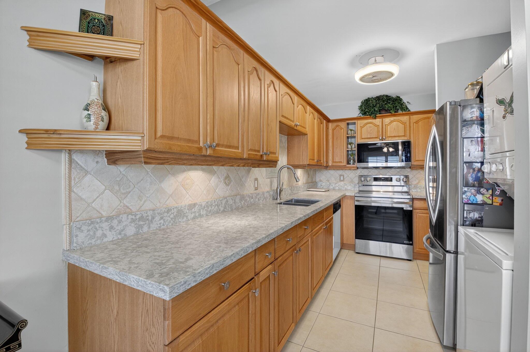 PINES OF DELRAY COND - Residential