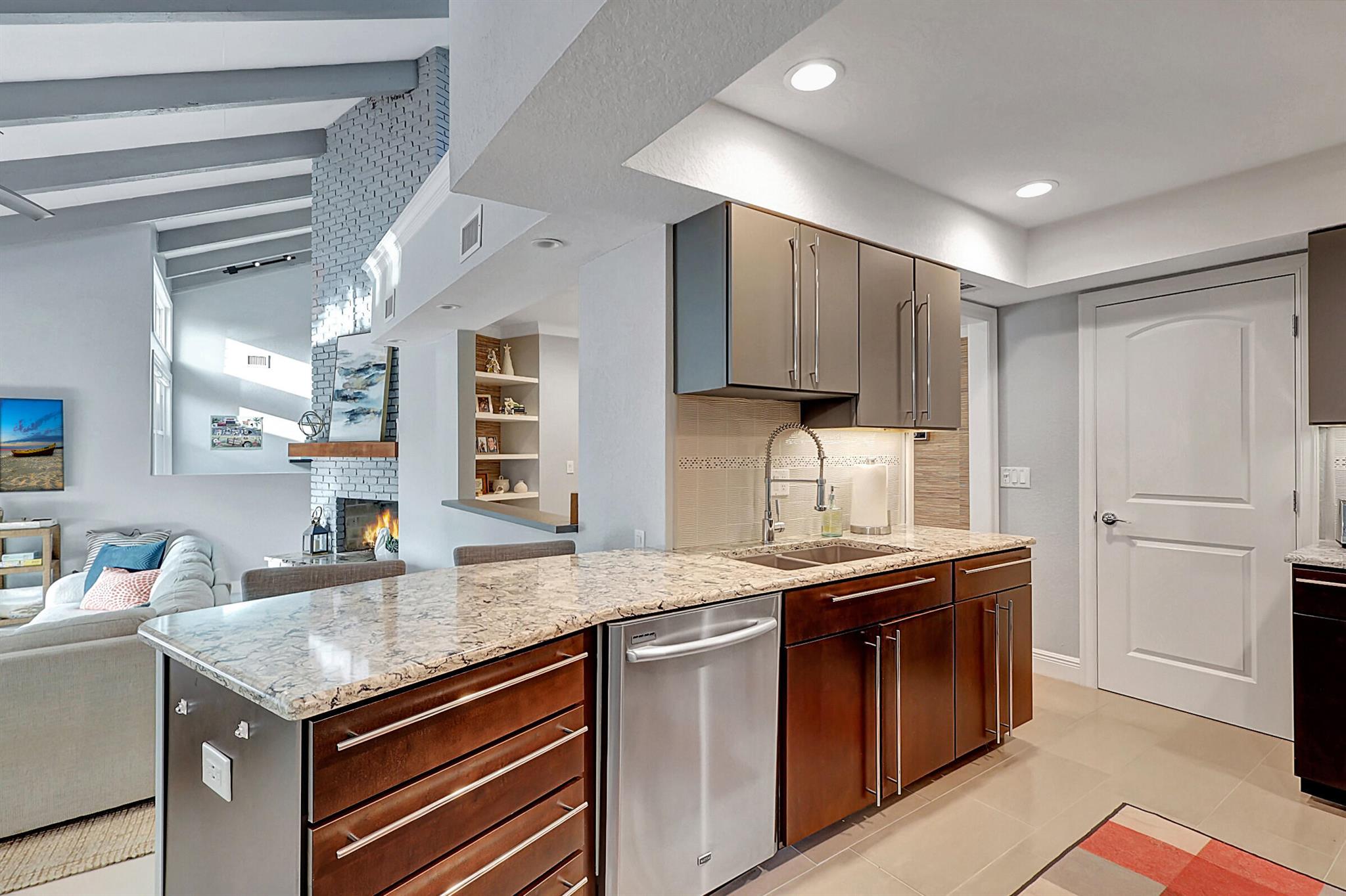 YACHT & COUNTRY CLUB OF S - Residential Lease