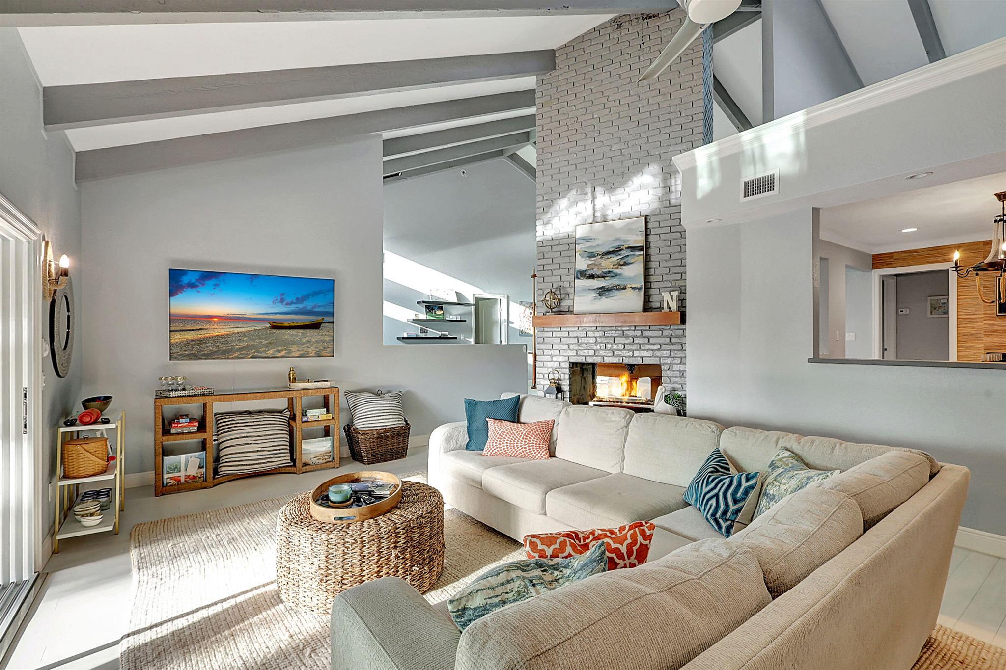 YACHT & COUNTRY CLUB OF S - Residential Lease