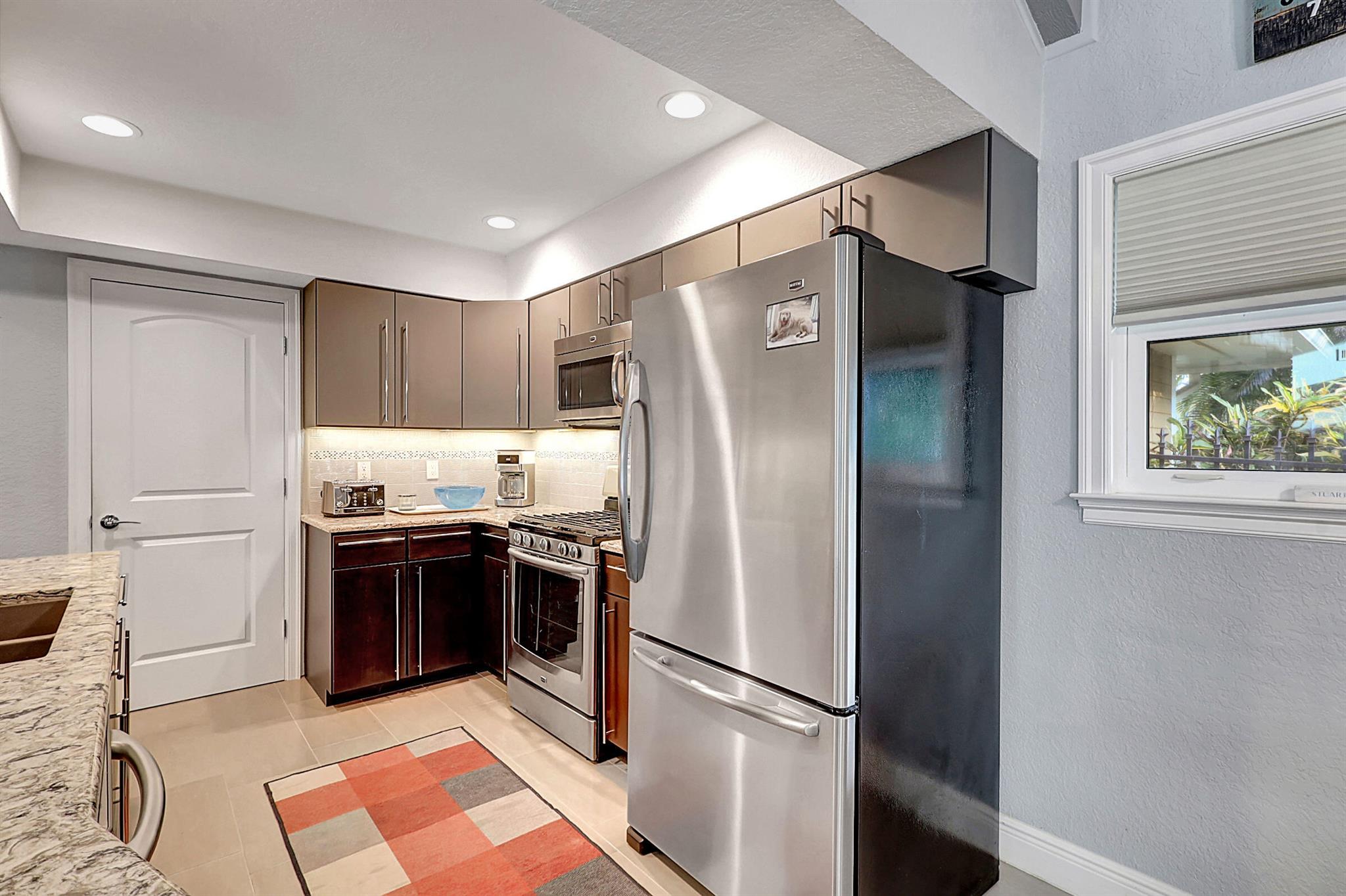 YACHT & COUNTRY CLUB OF S - Residential Lease