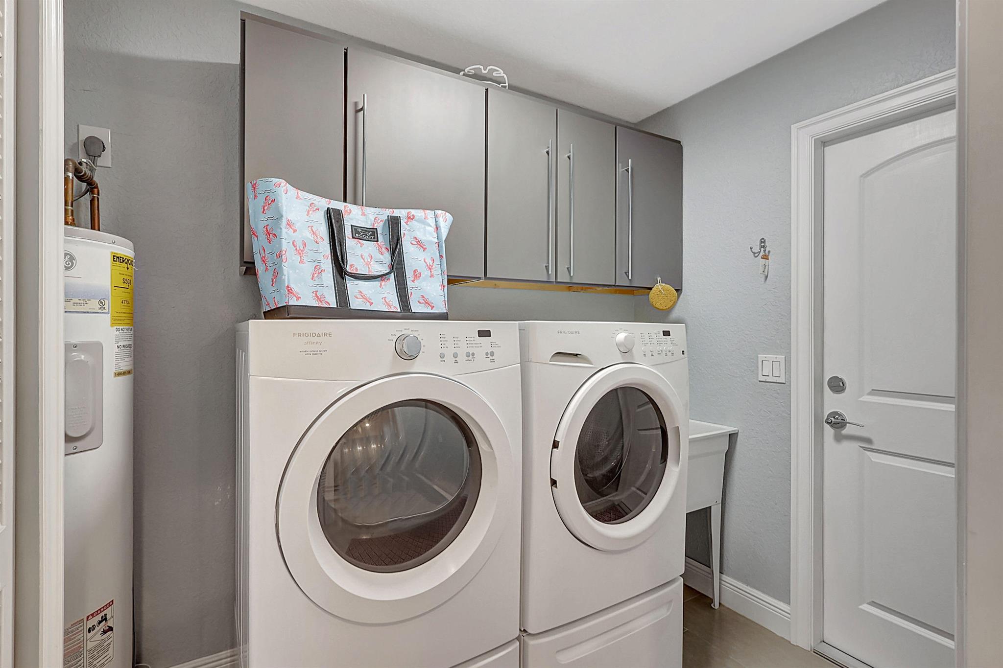 YACHT & COUNTRY CLUB OF S - Residential Lease