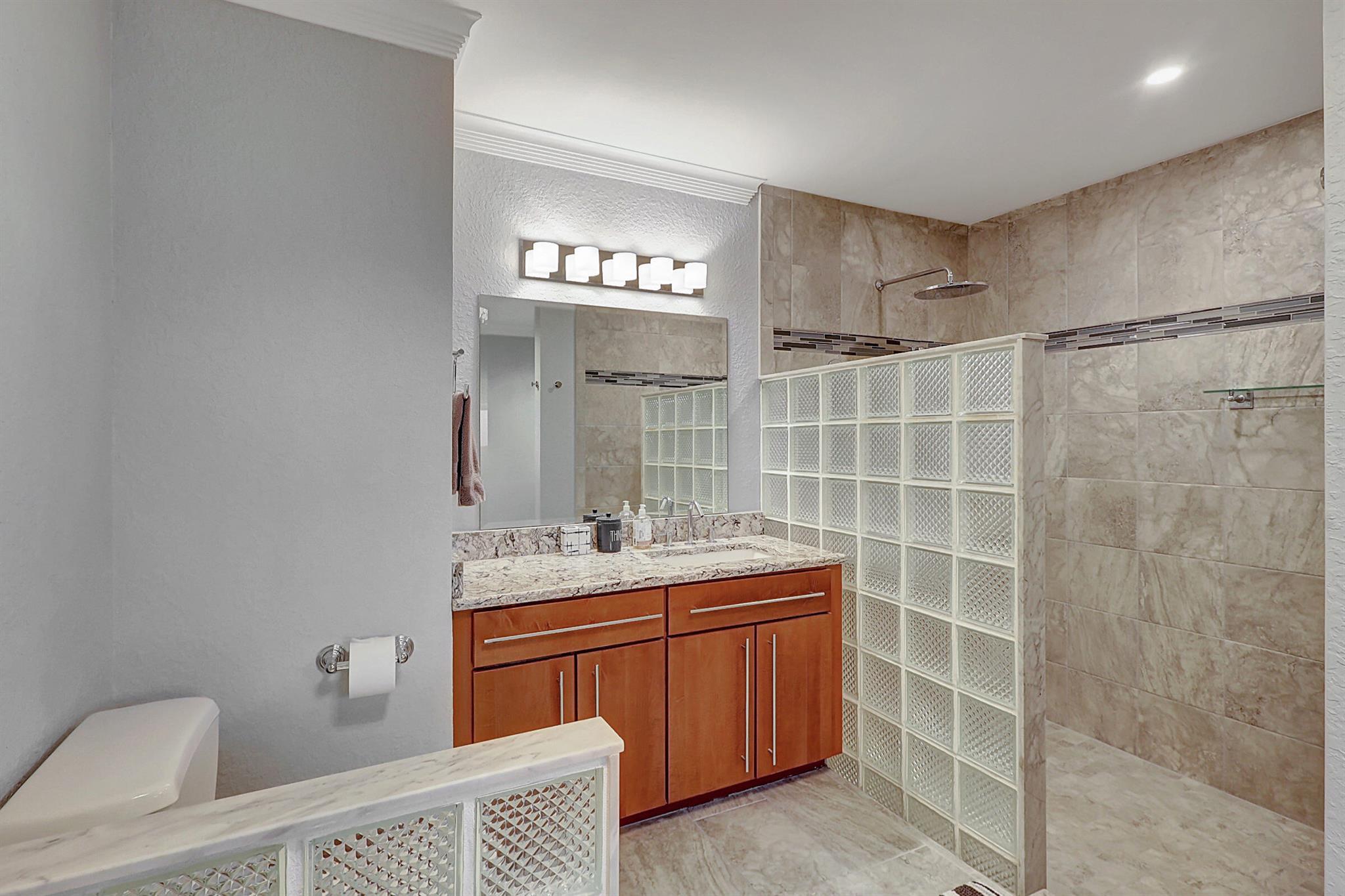 YACHT & COUNTRY CLUB OF S - Residential Lease