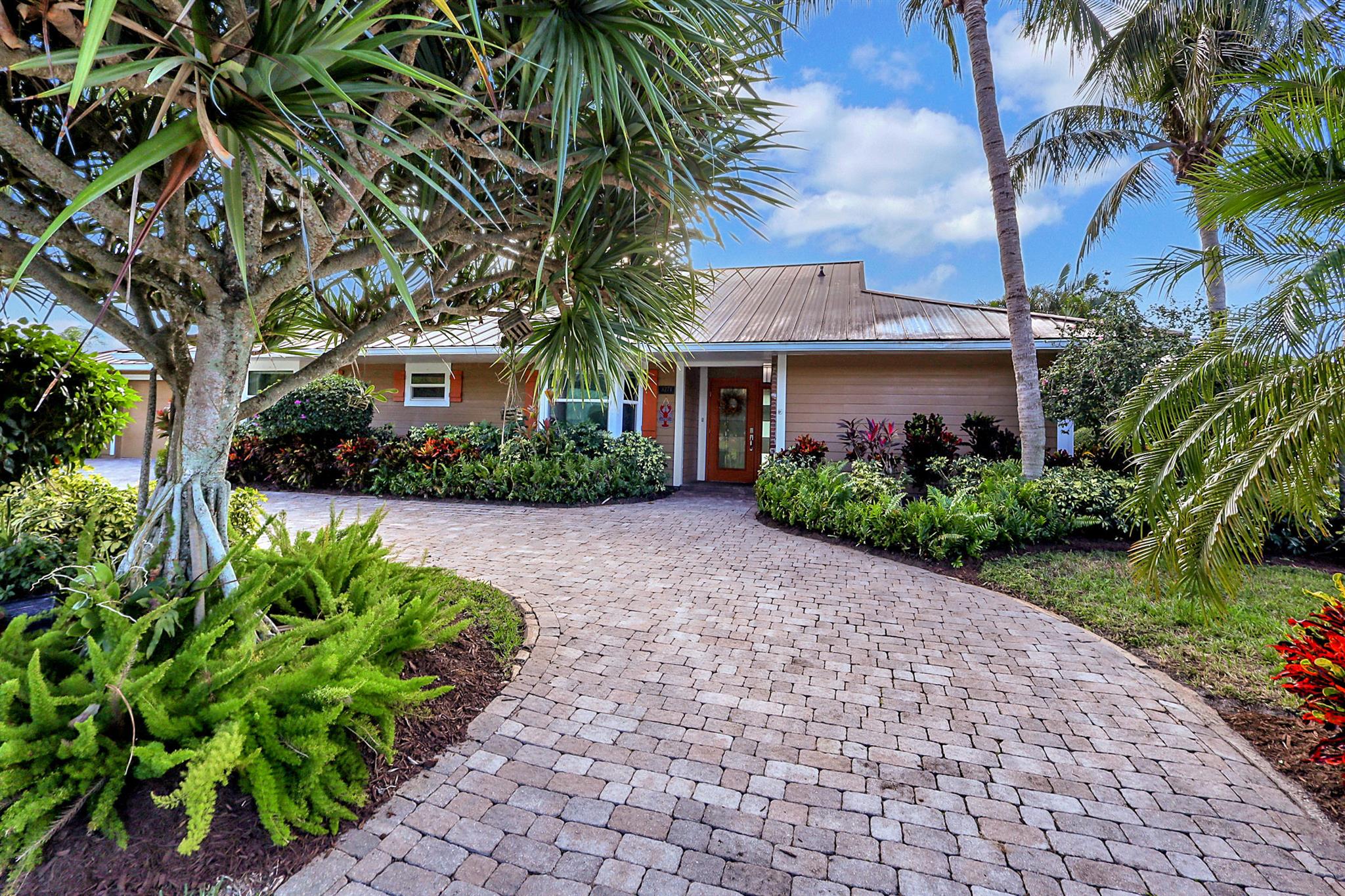 YACHT & COUNTRY CLUB OF S - Residential Lease