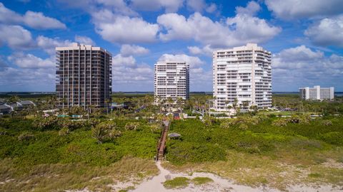 A home in Hutchinson Island