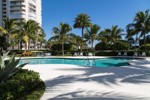 A home in Hutchinson Island