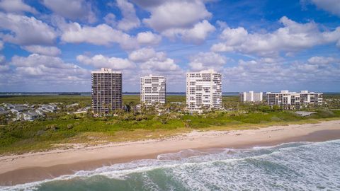 A home in Hutchinson Island